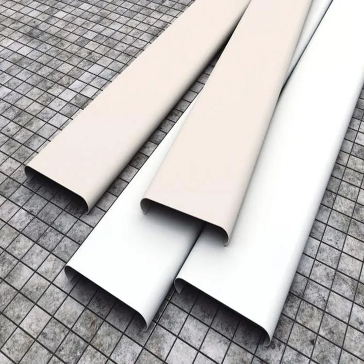 El estado actual del techo de aluminio con tiras metálicas